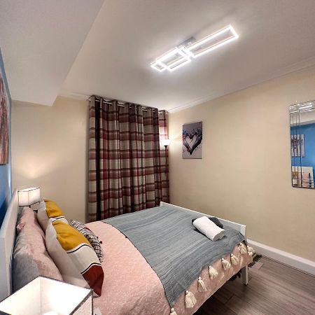 Posh 2-Bedroom, Living Room, Kitchen & 1.5 Bathroom Londra Esterno foto