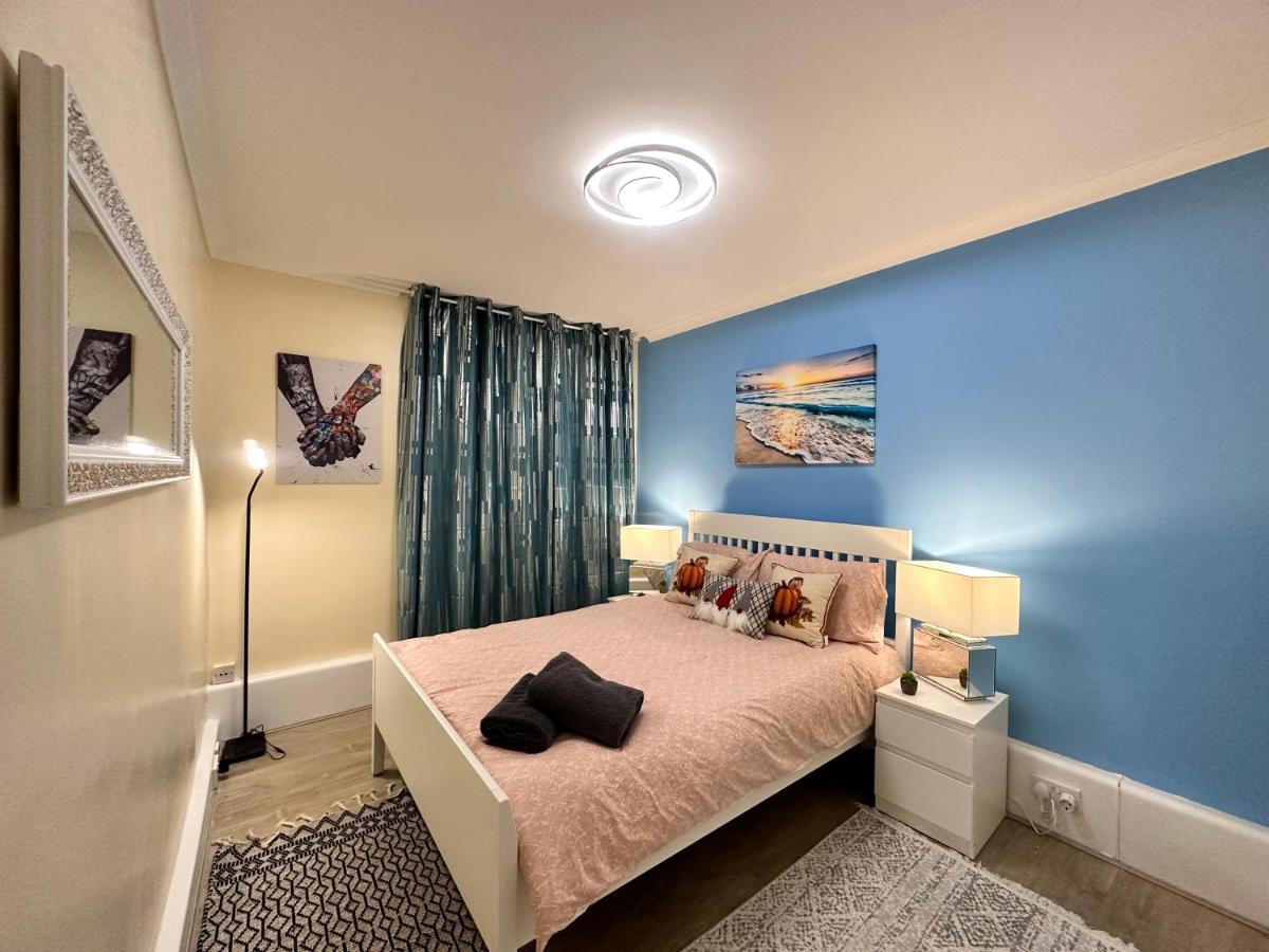 Posh 2-Bedroom, Living Room, Kitchen & 1.5 Bathroom Londra Esterno foto
