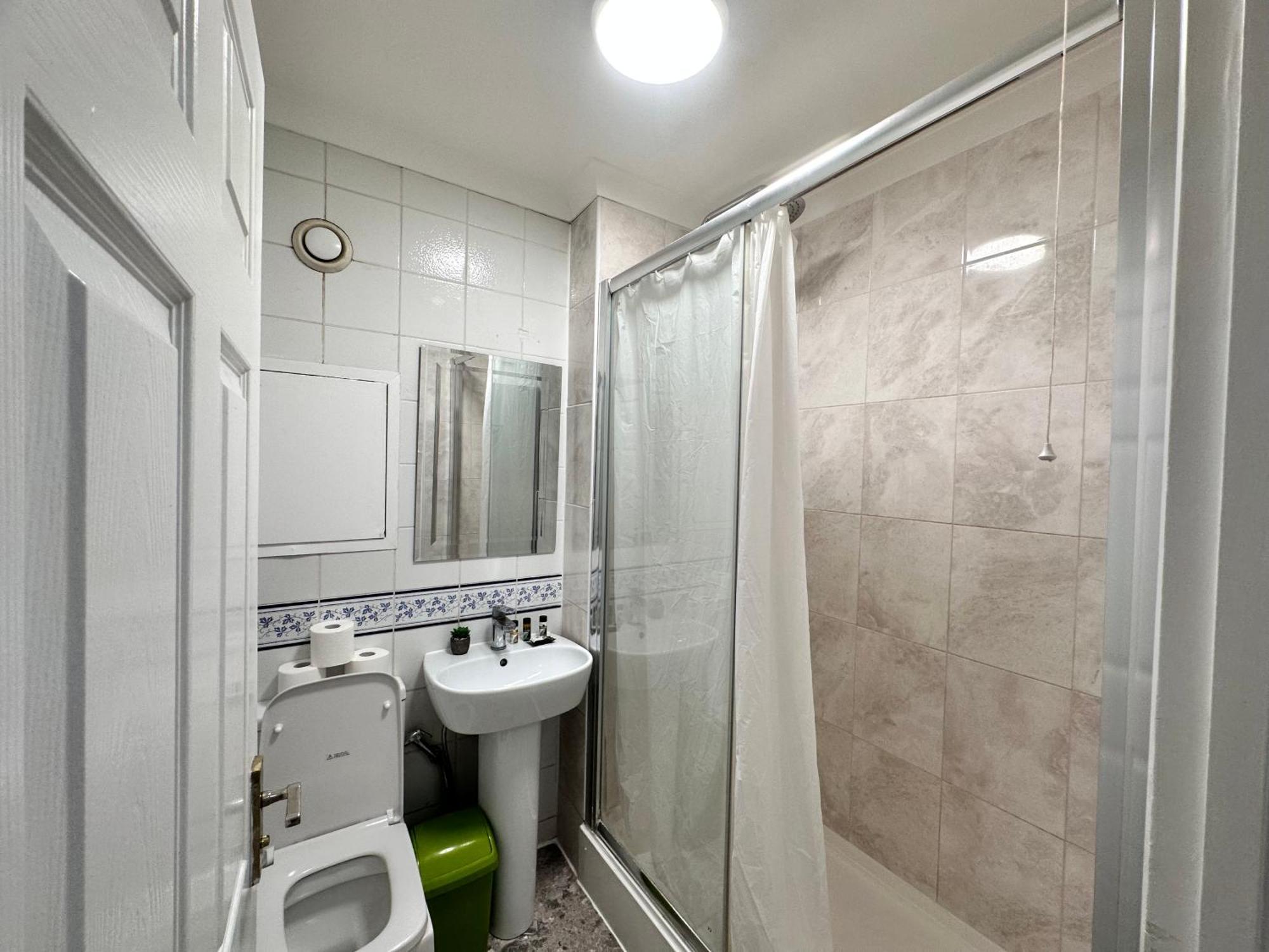 Posh 2-Bedroom, Living Room, Kitchen & 1.5 Bathroom Londra Esterno foto