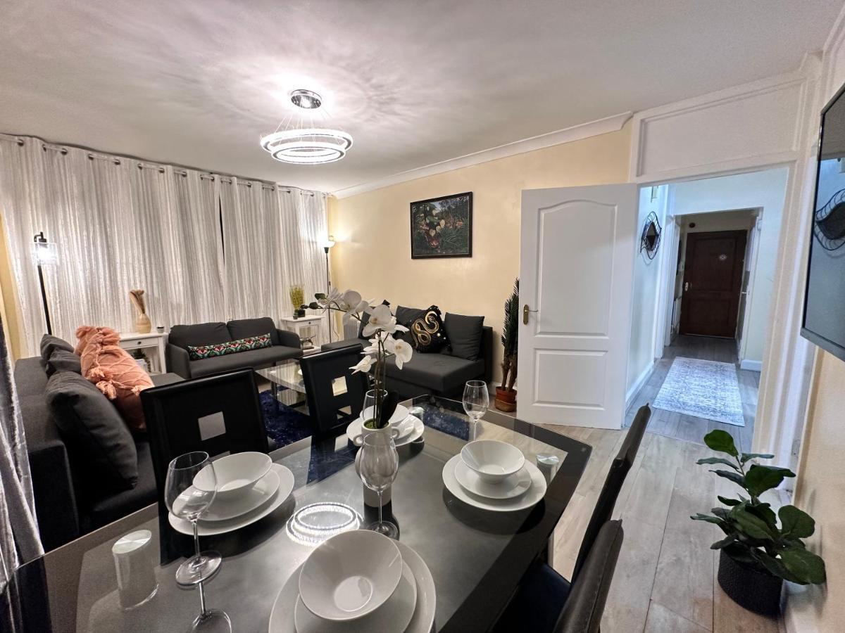 Posh 2-Bedroom, Living Room, Kitchen & 1.5 Bathroom Londra Esterno foto