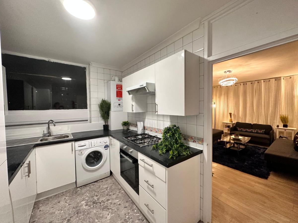 Posh 2-Bedroom, Living Room, Kitchen & 1.5 Bathroom Londra Esterno foto