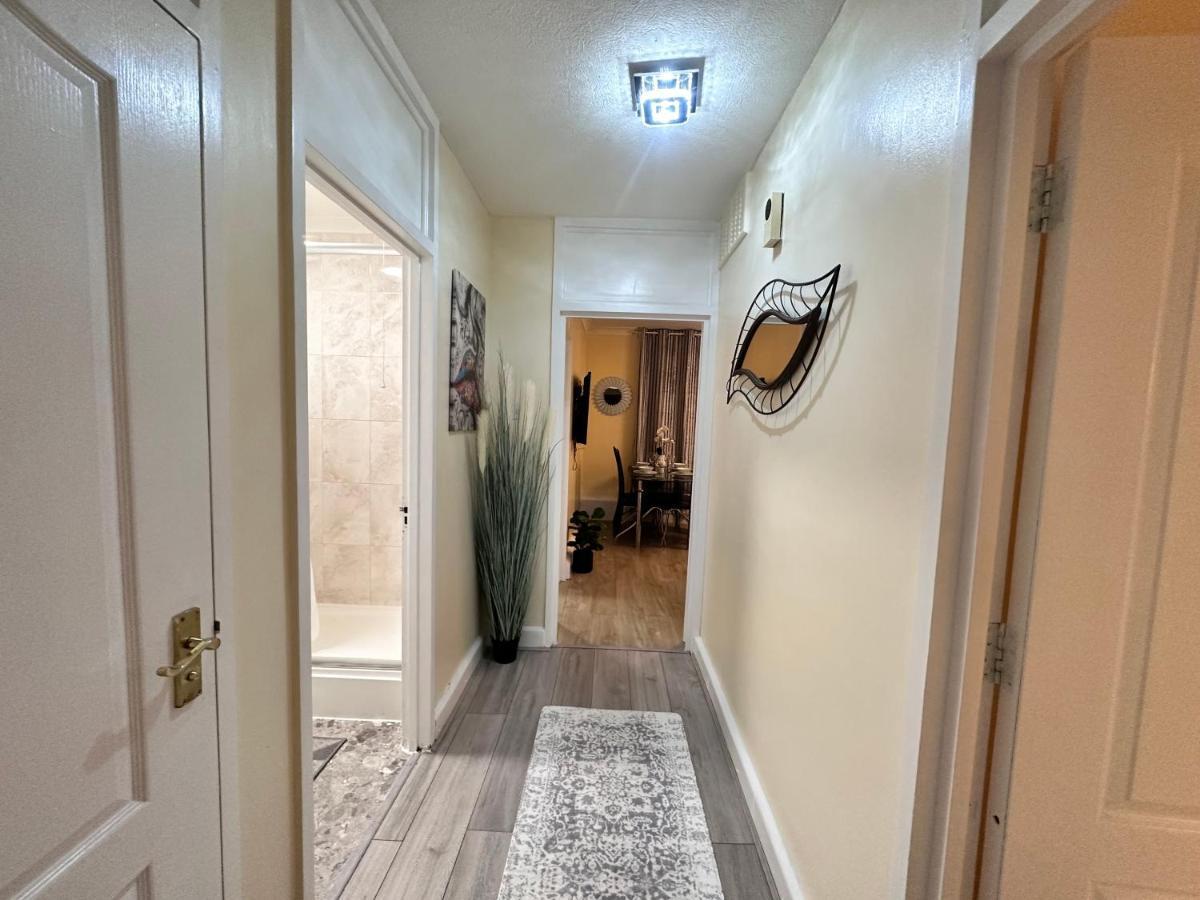 Posh 2-Bedroom, Living Room, Kitchen & 1.5 Bathroom Londra Esterno foto