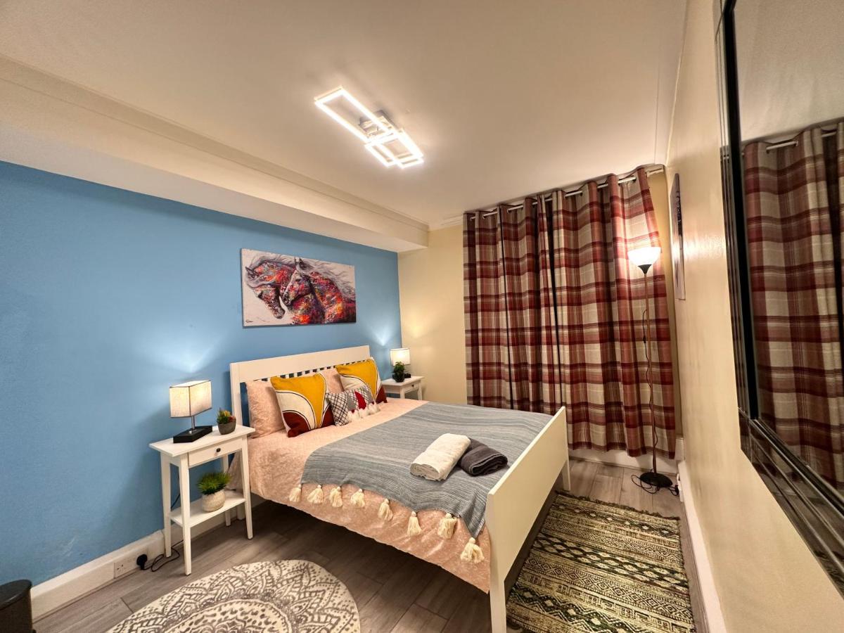 Posh 2-Bedroom, Living Room, Kitchen & 1.5 Bathroom Londra Esterno foto
