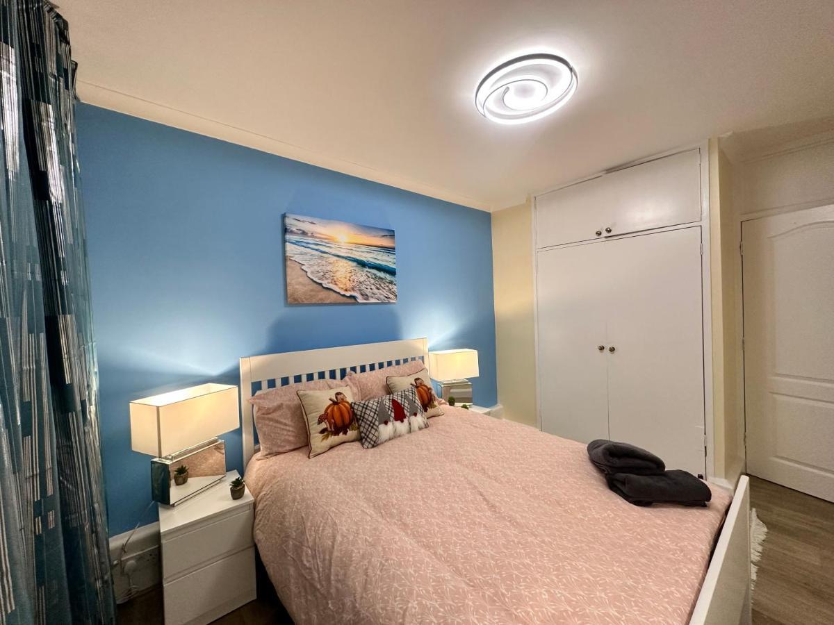 Posh 2-Bedroom, Living Room, Kitchen & 1.5 Bathroom Londra Esterno foto