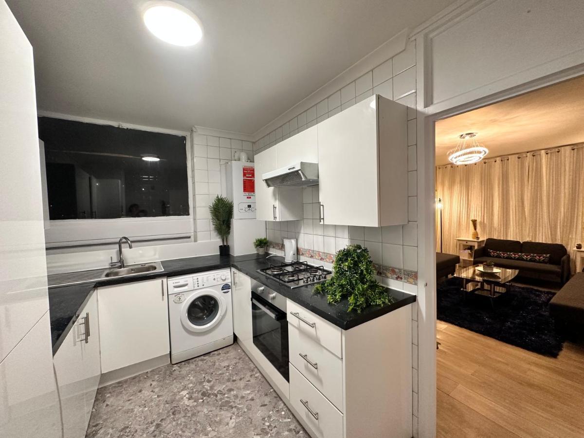 Posh 2-Bedroom, Living Room, Kitchen & 1.5 Bathroom Londra Esterno foto