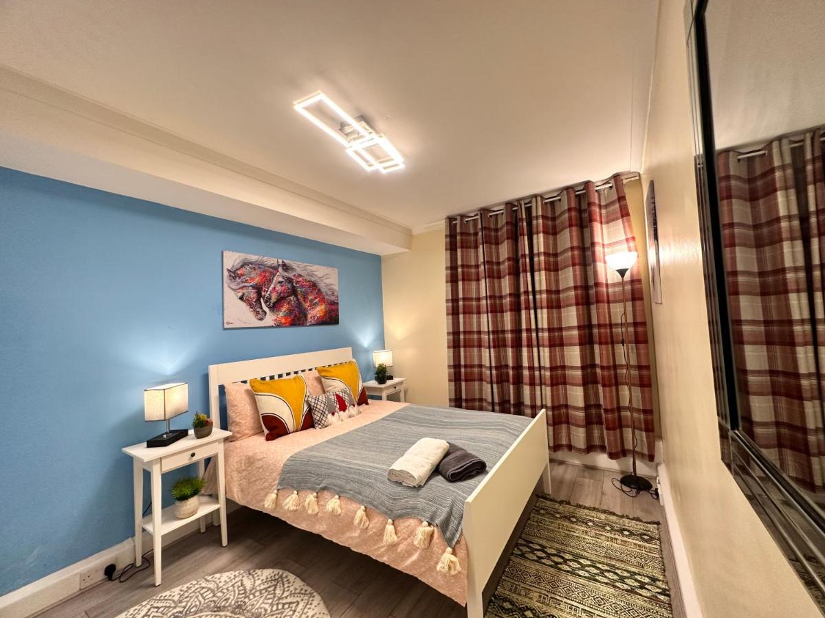 Posh 2-Bedroom, Living Room, Kitchen & 1.5 Bathroom Londra Esterno foto