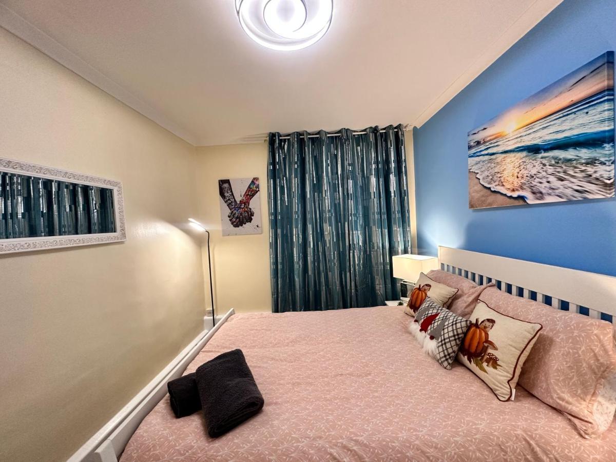 Posh 2-Bedroom, Living Room, Kitchen & 1.5 Bathroom Londra Esterno foto