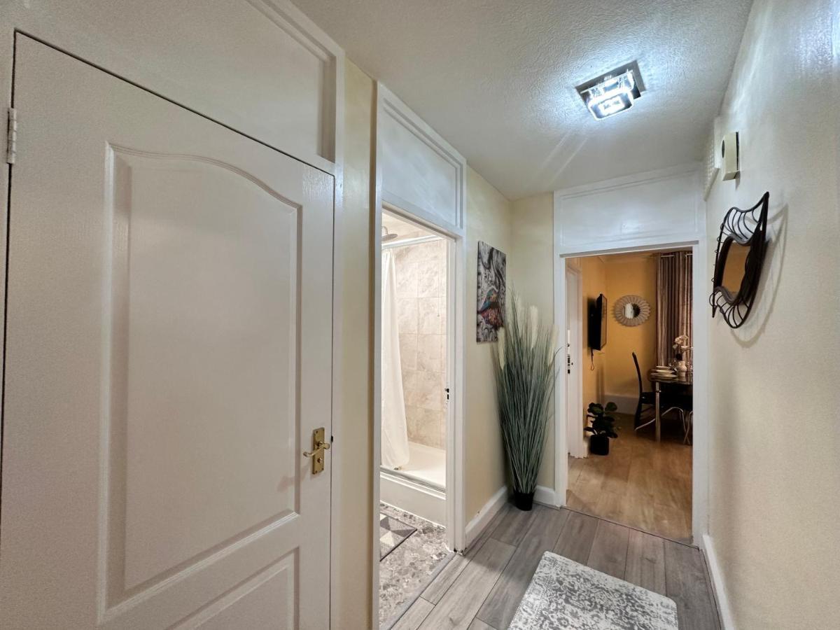 Posh 2-Bedroom, Living Room, Kitchen & 1.5 Bathroom Londra Esterno foto